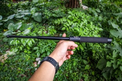 防衛(wèi)打擊利器，以防不時之需 弘安保羅戰(zhàn)術(shù)輕羽甩棍測評